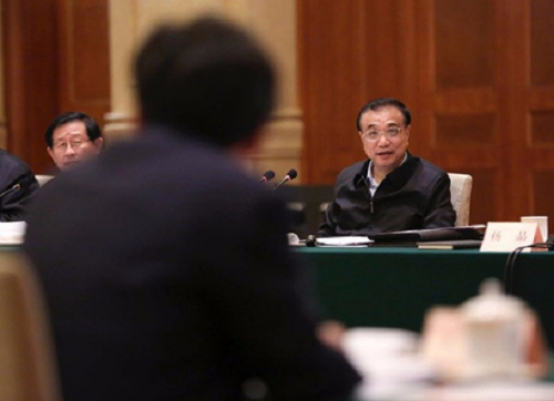 图为2016年11月21日，李克强在上海主持召开深化简政放权放管结合优化服务改革座谈会。