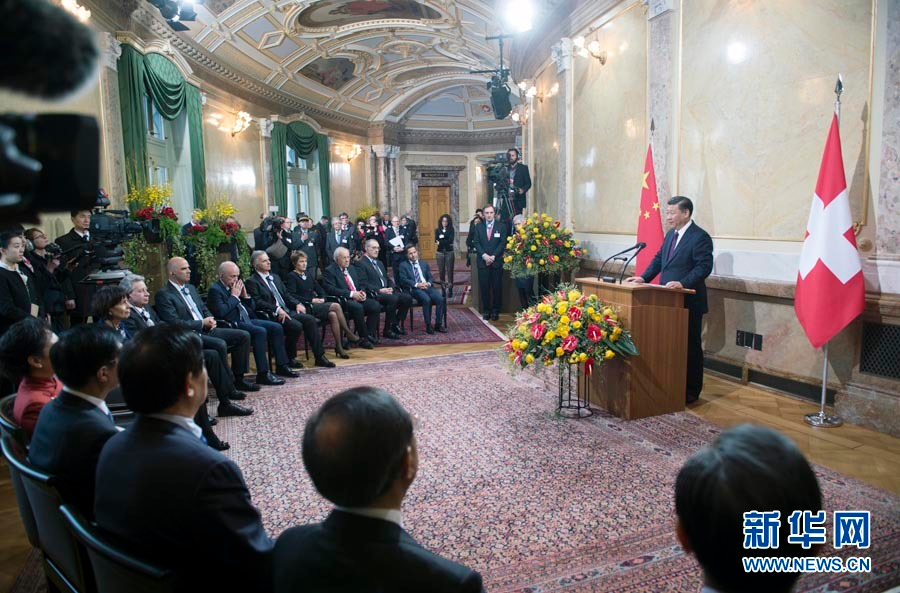 1月15日，国家主席习近平在伯尔尼出席瑞士联邦委员会全体委员集体举行的迎接仪式并致辞。 新华社记者 谢环驰 摄