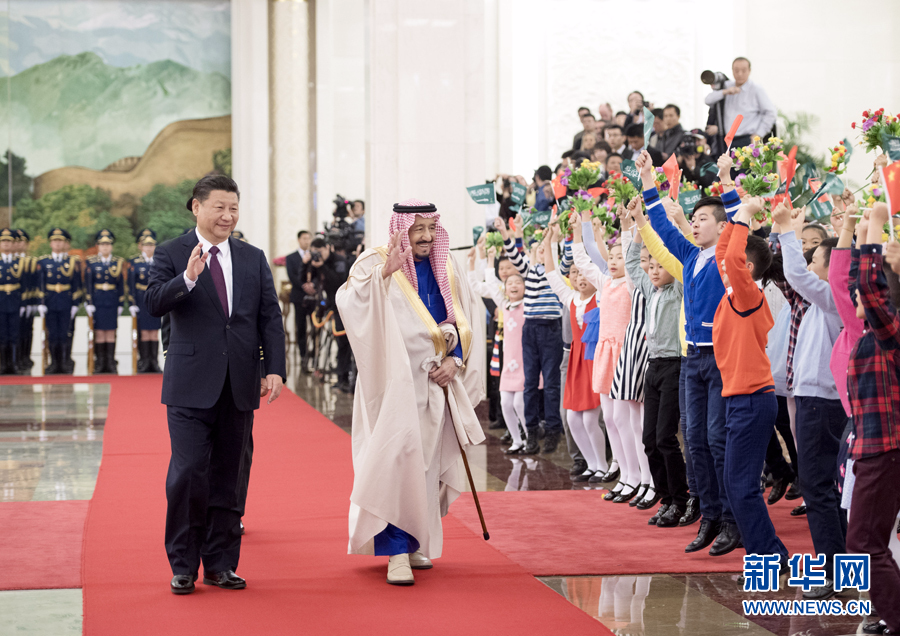 3月16日，国家主席习近平在北京人民大会堂同沙特阿拉伯王国国王萨勒曼举行会谈。这是会谈前，习近平在人民大会堂北大厅为萨勒曼举行欢迎仪式。新华社记者李学仁摄