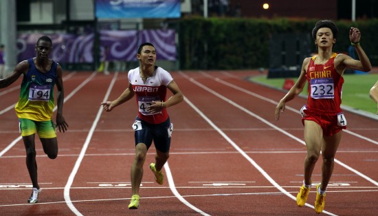 图文-谢震业男子200米夺金中国小将一马当先