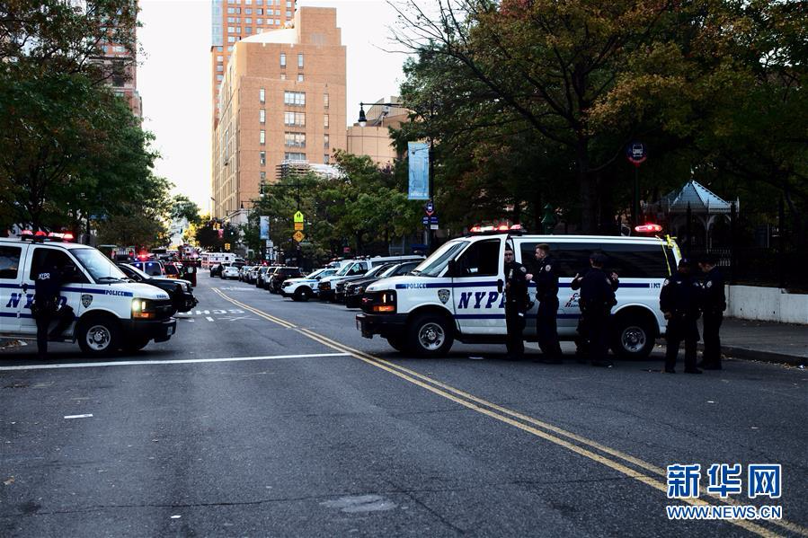 （国际）（1）纽约曼哈顿发生卡车撞人恐怖袭击事件8人死亡