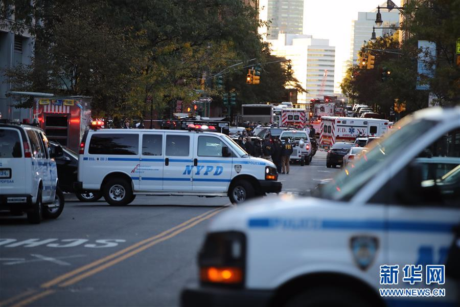 （国际）（10）纽约曼哈顿发生卡车撞人恐怖袭击事件8人死亡