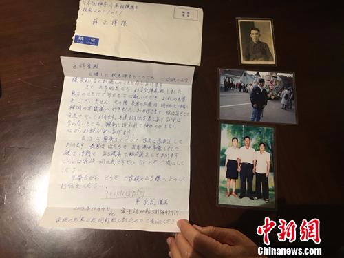 图为薛永祥的堂兄弟薛永发15年前寄给他的信。闫旭 摄