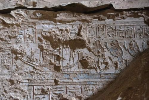 开罗现古埃及第19王朝墓穴绘有众神壁画颜色鲜艳