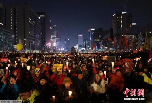 资料图：抗议的韩国民众