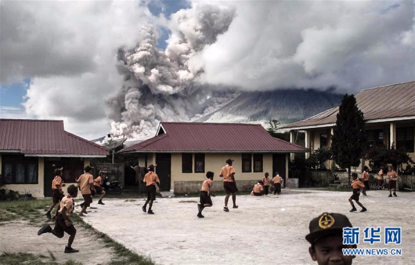 （外代一线）（1）印尼锡纳朋火山爆发