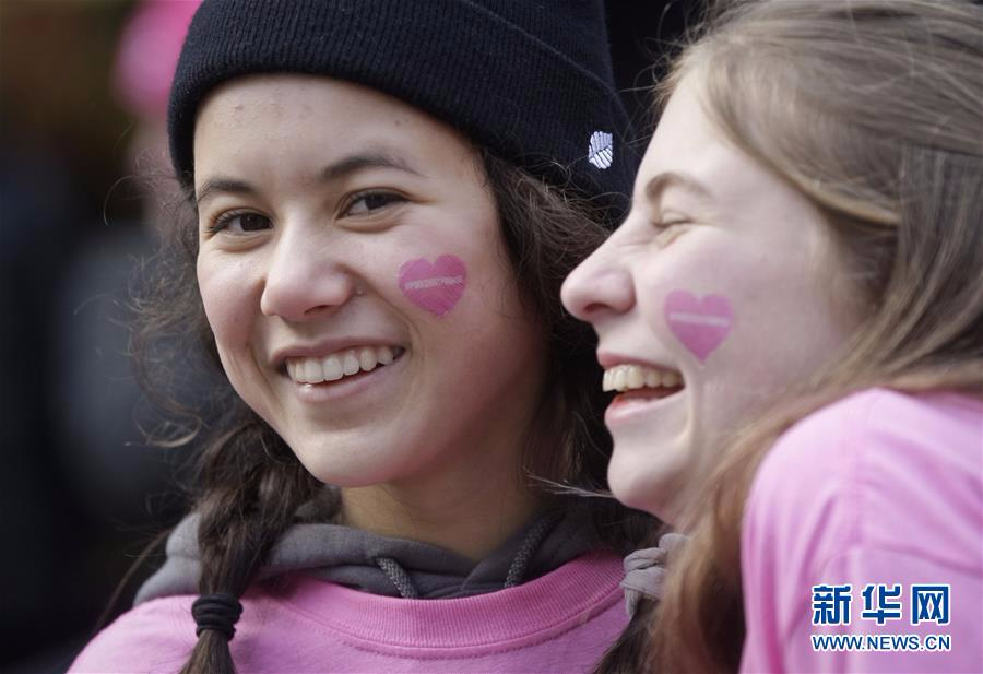 （国际）（2）温哥华举行“粉红衣日”活动反对校园欺凌