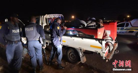资料图：2016年6月，南非首都骚乱至少致两死，警方逮捕50多人。 <a target='_blank' href='http://www.chinanews.com/'></table>中新社</a>记者 GCIS 摄