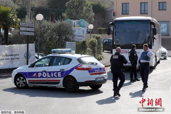 据路透社报道，法国政府在格拉斯枪击事件发生后，启动了恐袭预警。
