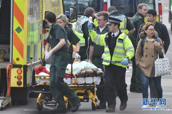 （国际）（1）英国警方说已有两人在伦敦市中心袭击事件中死亡