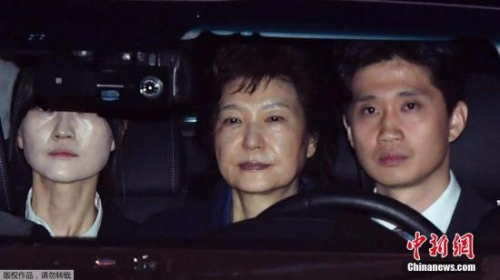 1 当地时间3月31日，韩国法院决定，批准拘捕前总统朴槿惠。