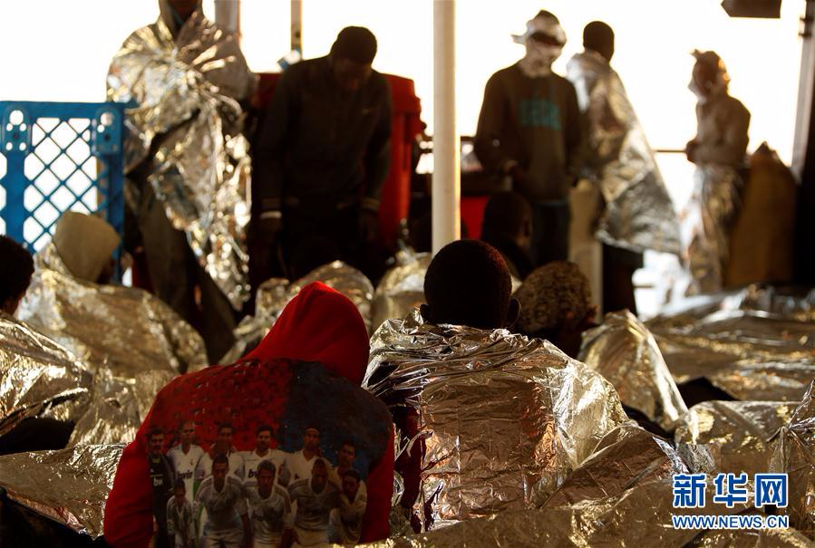 （外代一线）（2）700余名非法移民在利比亚附近海域获救