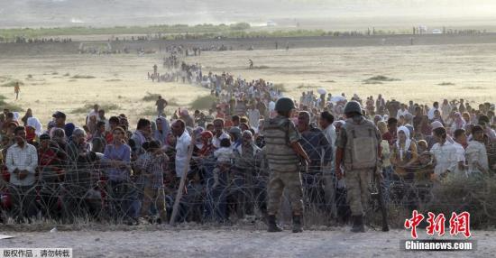 资料图：叙利亚持续多年内战的同时，欧洲开始遭受叙难民冲击。