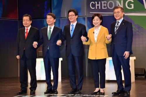 5名主要候选人举行电视辩论。