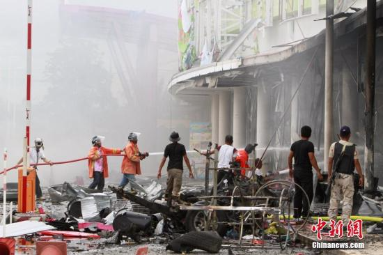 据报道，泰国《世界日报》称，两次爆炸导致至少35人受伤。