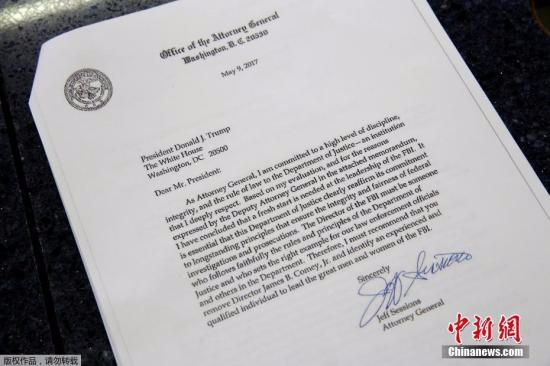 美国总统特朗普5月9日解除联邦调查局局长科米职务。图为特朗普解雇科米的相关资料。