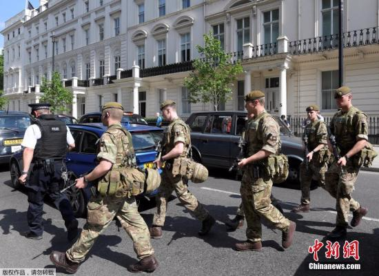 当地时间2017年5月24日，英国伦敦，英国政府安排984名武装士兵，在议会、政府等重点区域加强安保。