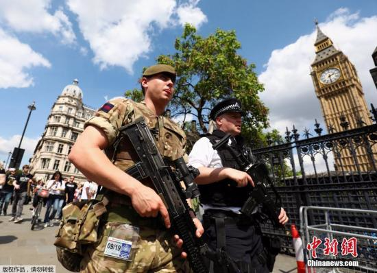 在曼彻斯特发生恐怖袭击事件之后，英国首相特雷莎·梅23日宣布，将英国面临恐怖主义威胁等级提高至“危急”级别。这是英国设定的恐怖主义威胁等级的最高级，这个等级的涵义是“面临进一步袭击的威胁迫在眉睫”。