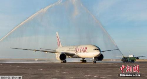 多国与卡塔尔断交后，暂停航空交通，图为卡塔尔航空公司飞机。