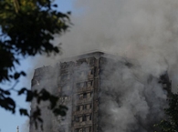 伦敦公寓楼大火现场直击：“像一场恐怖电影”