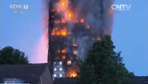 伦敦高层公寓楼失火