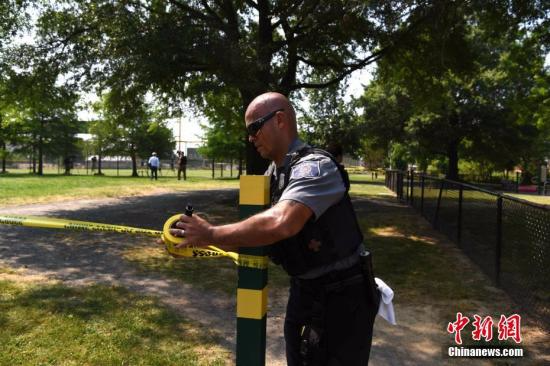 当地时间6月14日上午，美国弗吉尼亚州亚历山大市的一处棒球场发生枪击案。事发时，美国会众议院共和党棒球队正在场内训练。