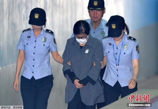 当地时间6月23日，崔顺实抵达韩国首尔中央地方法院参加宣判。