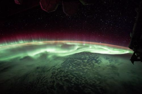 美国宇航员费舍尔拍摄了这张绚烂的极光图景。（图片来源：NASA）