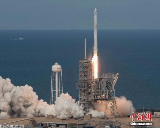当地时间6月3日，美国佛罗里达州卡纳维拉尔角，SpaceX公司猎鹰九号运载火箭搭载“龙”飞船从肯尼迪航天中心发射升空。这次发射任务的意义重大，标志着SpaceX首次尝试发射已使用过的“龙”货运飞船。该“龙”飞船曾于2014年9月首次飞向国际空间站，运送了近2.5吨货物。