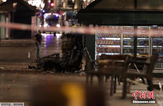西班牙巴塞罗那市所在的加泰罗尼亚自治区政府8月17日晚确认，巴塞罗那市当天发生货车撞人的恐怖袭击事件，现已造成13人丧生、100多人受伤。