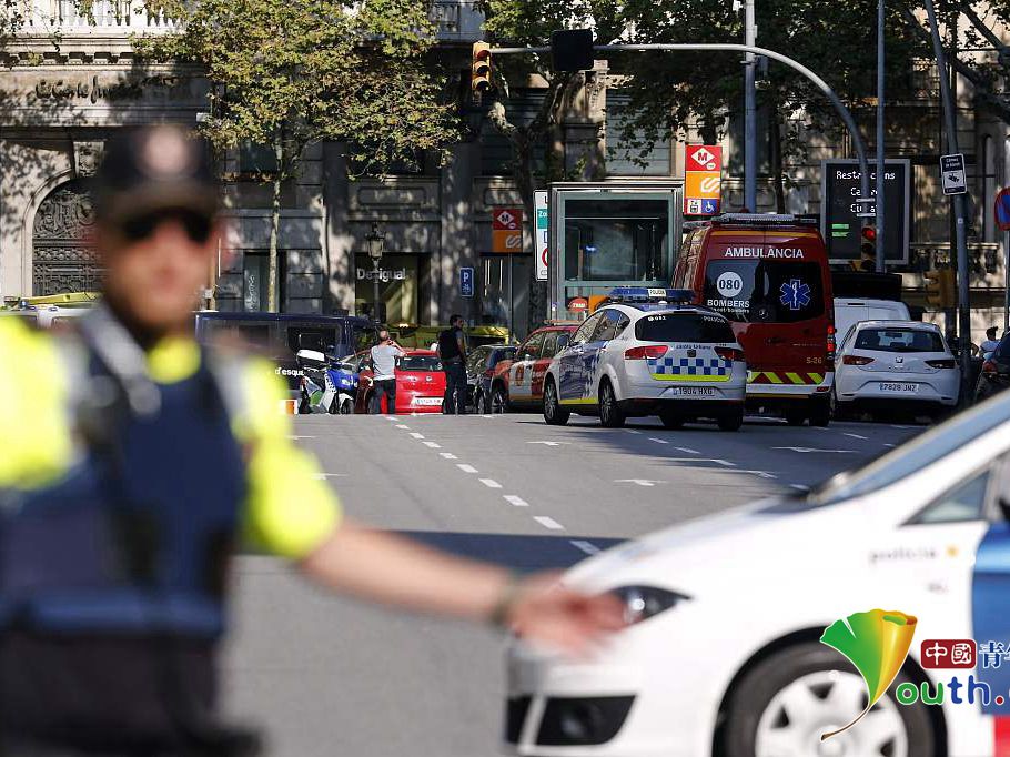巴塞罗那17日发生驾车冲撞人群事件 多人受伤