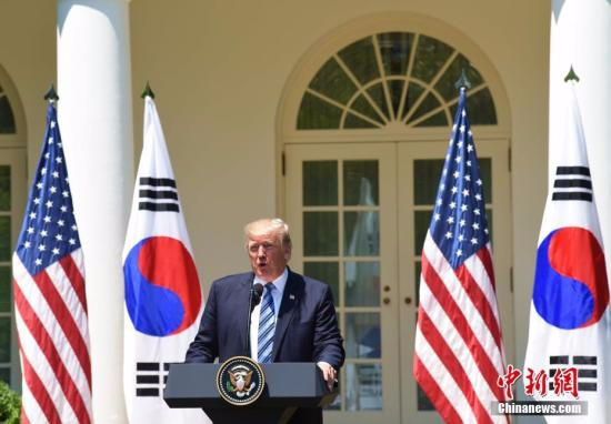 当地时间6月30日，美国总统特朗普在白宫会见韩国总统文在寅，并出席联合记者会。图为特朗普在联合记者会上发表讲话。<a target='_blank' href='http://www.chinanews.com/'></table>中新社</a>记者 刁海洋 摄