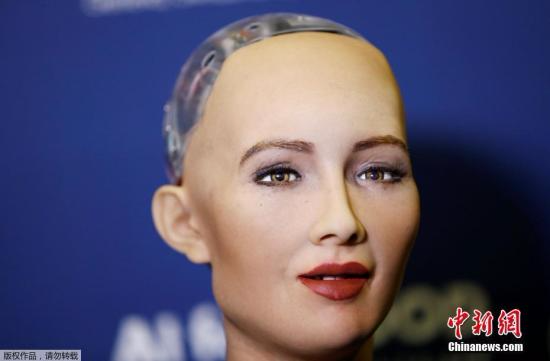 当地时间2017年6月7日，瑞士日内瓦，在国际电信联盟(ITU)举办的“人工智能”全球峰会上，汉森机器人公司研发的类人机器人Sophia亮相。
