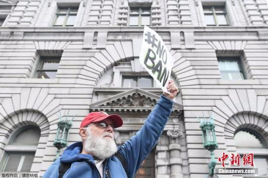 2月6日，在美国旧金山，第九巡回上诉法院大楼外抗议者。