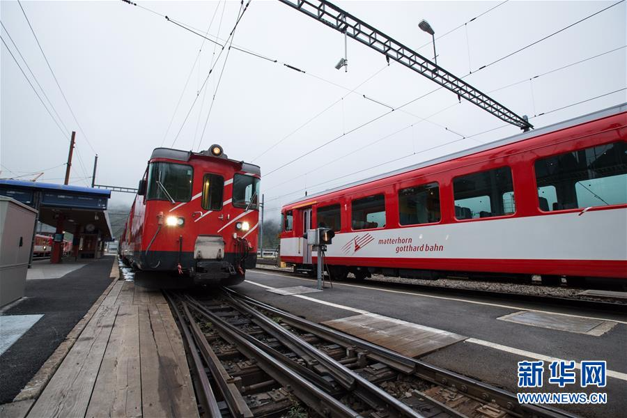 （国际）（1）瑞士两列火车相撞约30人受伤