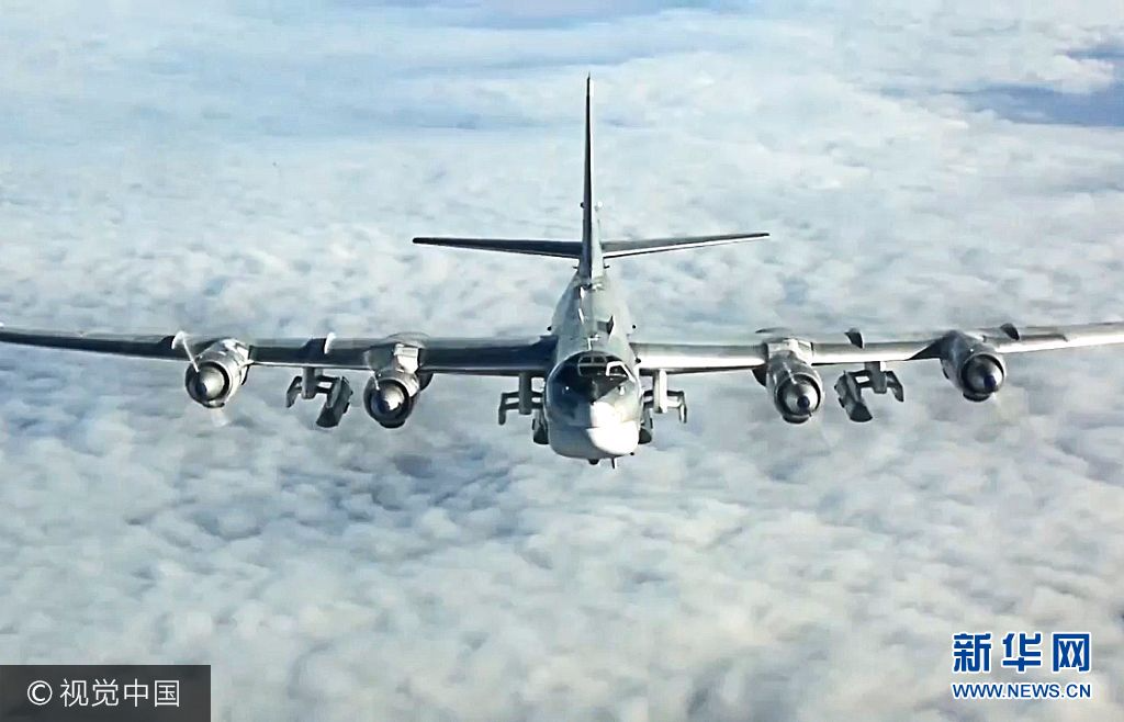 当地时间2017年9月26日，俄罗斯国防部发言人科纳申科夫26日表示，俄空天部队图-95MS战略轰炸机编队向盘踞在叙利亚伊德利卜省和代尔祖尔省的极端组织目标发射了数枚巡航导弹，摧毁了大量目标。***_***3200428 09/26/2017 A Tupolev Tu-95MS Bear strategic bomber strikes terrorist facilities in Syria with KhA-101 cruise missiles. (A screenshot of a video provided by the Russian Defense Ministry. The image is a handout provided by a third party. Archiving, commercial use and promotion are prohibited)./Ministry press service Ð¾Ð±ÑÐ¾Ð½Ñ Russian Federation
