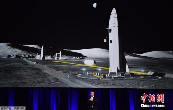 马斯克还在展示了SpaceX的月球和火星计划，预计在2022年开始登陆火星任务。