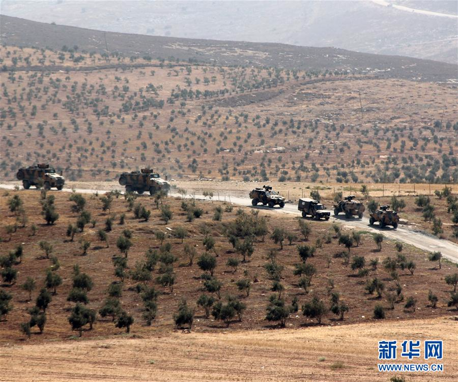 （国际）（1）土耳其军车在土叙边境集结