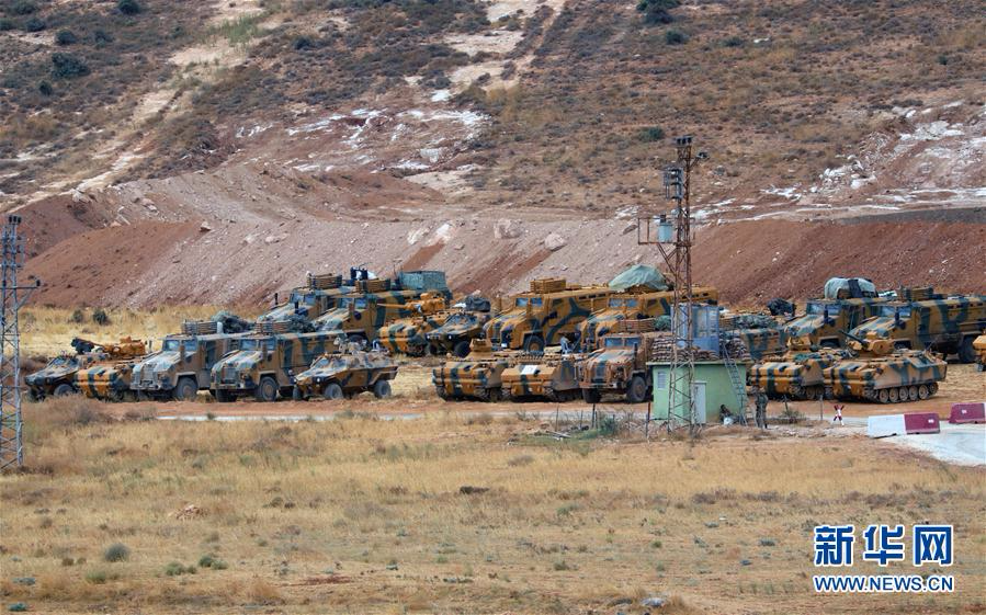（国际）（3）土耳其军车在土叙边境集结