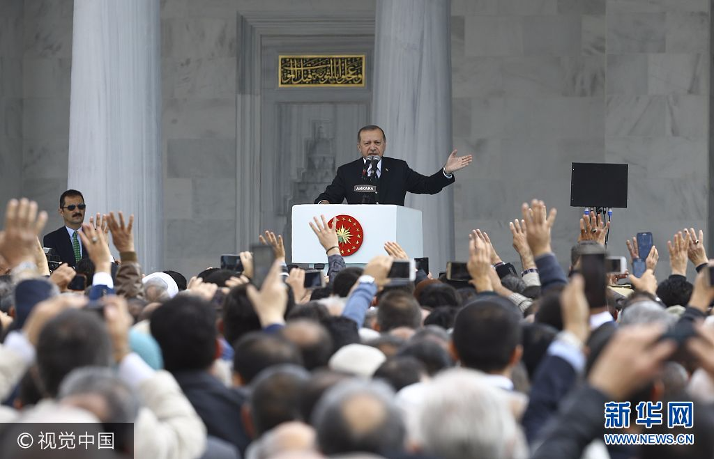 土耳其总统埃尔多安出席清真寺揭幕仪式