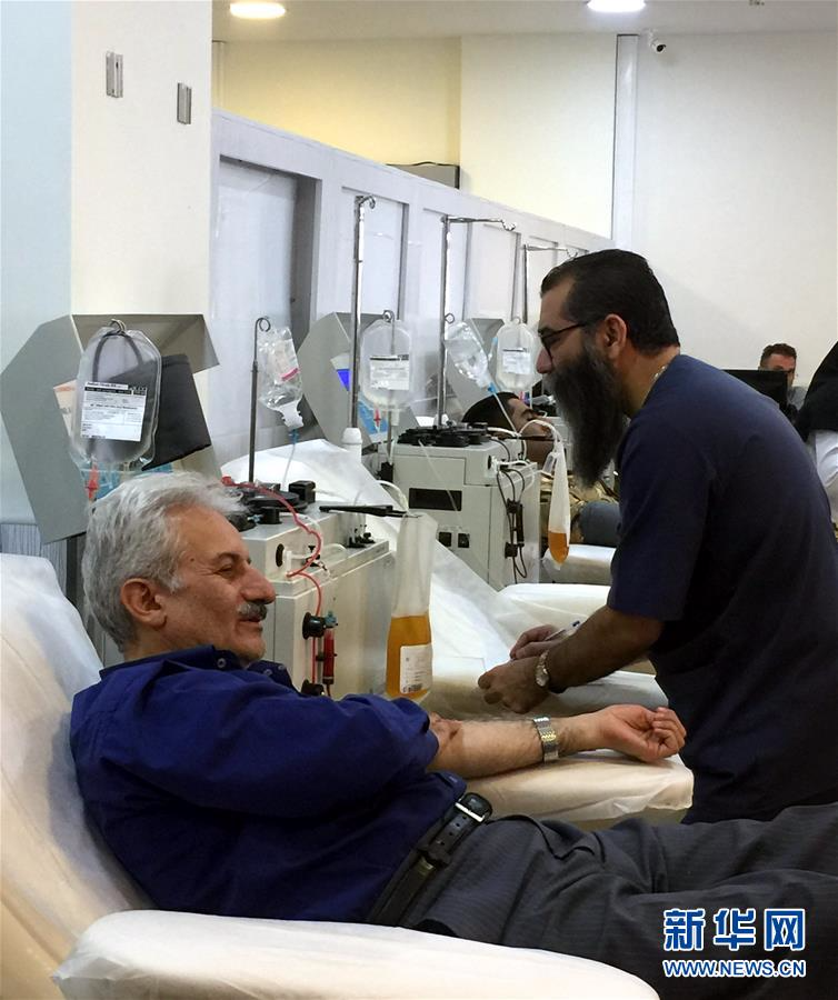 （国际）（1）伊朗民众献血救助地震灾民