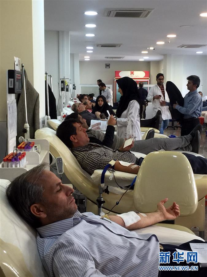 （国际）（2）伊朗民众献血救助地震灾民