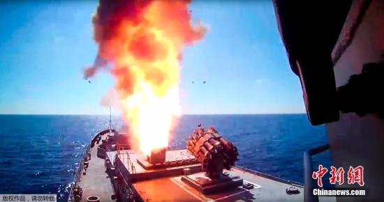 当地时间5月31日，俄海军“埃森海军上将”号在地中海海域向极端武装目标发射巡航导弹。