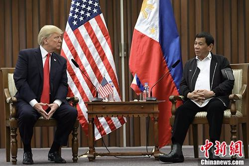 11月13日，美国总统特朗普与菲律宾总统杜特尔特在菲律宾首都马尼拉举行首次正式会谈。 <a target='_blank' href='http://www.chinanews.com/'></table>中新社</a>发 会议供图