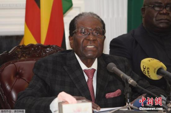 当地时间2017年11月19日，津巴布韦哈拉雷，据津巴布韦国营电视台报道，津巴布韦总统穆加贝于当地时间19日晚发表全国电视讲话，穆加贝并未宣布辞去津巴布韦总统职务。