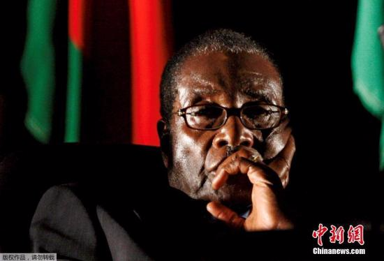 当地时间11月21日，93岁的津巴布韦总统穆加贝正式辞去总统一职，为他长达37年的执政画上了句号。(资料图)