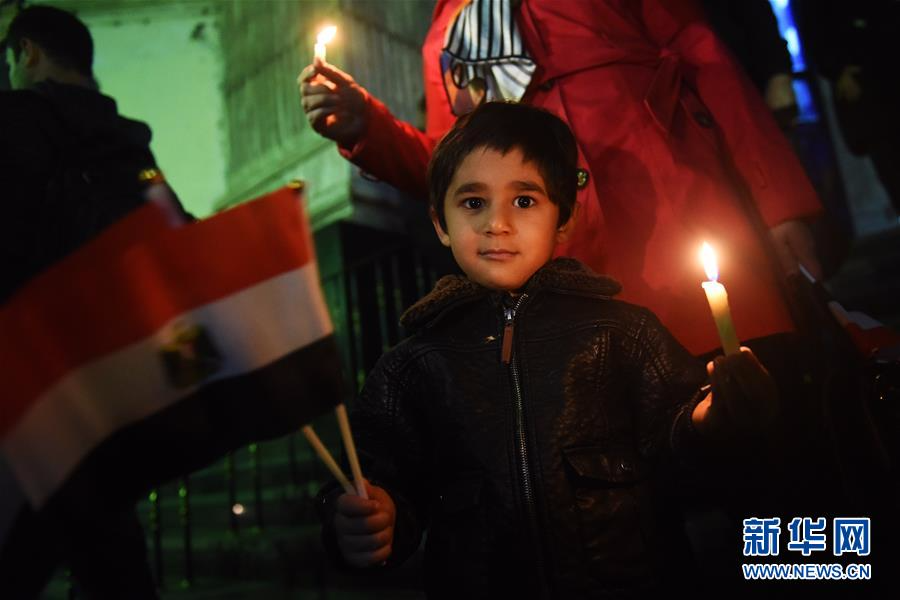（国际）（3）开罗民众烛光悼念恐袭遇难者