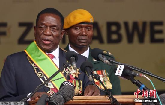 津巴布韦新任总统埃默森·姆南加古瓦发表讲话。