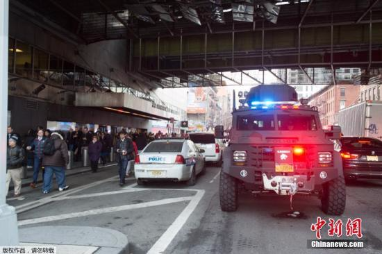 当地时间12月11日上午，美国纽约曼哈顿时报广场附近的港务局巴士终点站疑发生爆炸，一名嫌犯被捕。