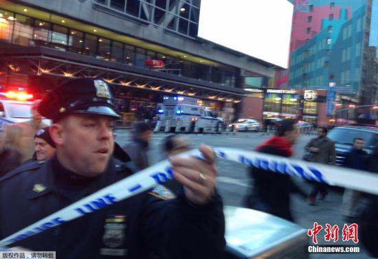 当地时间12月11日上午，美国纽约曼哈顿时报广场附近的港务局巴士终点站疑发生爆炸。
